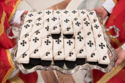 O que é um Pálio? Paramento é entregue aos novos arcebispos da Igreja